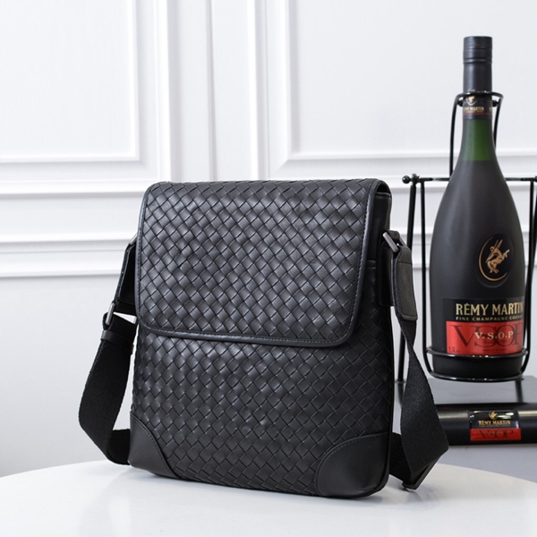 ボッテガヴェネタバッグ背面デザイン